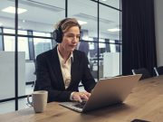 Hareket halindeki modern profesyoneller için EPOS AI™ destekli ADAPT 660 kulaklık