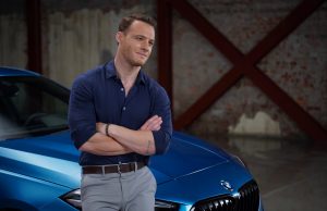 Kerem Bürsin yeni BMW 2 Serisi Gran Coupé’nin direksiyonuna geçti