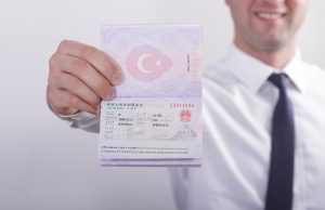 Çin, ikamet izni olan yabancılara kapılarını tekrar açtı