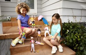 Oyuncak bebekle oynamanın faydalarını Barbie ile keşfedin