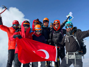 Arçelik ekibi Ağrı Dağı’nın zirvesine tırmanış gerçekleştirdi