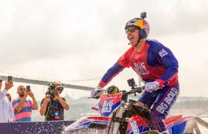 Robbie Maddison, Big Bold’un yeni reklam kampanyasında, dondurması erimeden Avrupa’dan Asya’ya 105 saniyede geçerek dünya rekoru kırdı