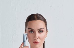 Birce Akalay, Neutrogena Retinol Boost’un reklam filminde cilt güzelliğiyle hayranlık uyandırdı