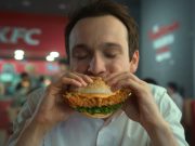 KFC’nin yeni reklam filmini izleyenlere “Al geldi”
