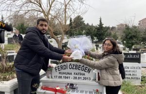 Türk Eğitim Vakfı Bağışçısı Ferdi Özbeğen kabri başında anıldı