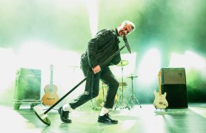 Emre Altuğ 70 kişilik sahne şovuyla “Bir Pop Masalı”na Zorlu PSM’de başlıyor!