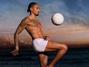 Calvin Klein, Brezilyalı futbolcu Raphinha’nın başrolde olduğu İlkbahar 2026 kampanyasını tanıttı