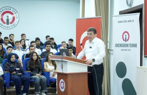 Prof. Dr. Murat Yalçıntaş, “Yeni Altay’ın Bilinmeyen Hikayesi” kitabını üniversiteliler için imzaladı